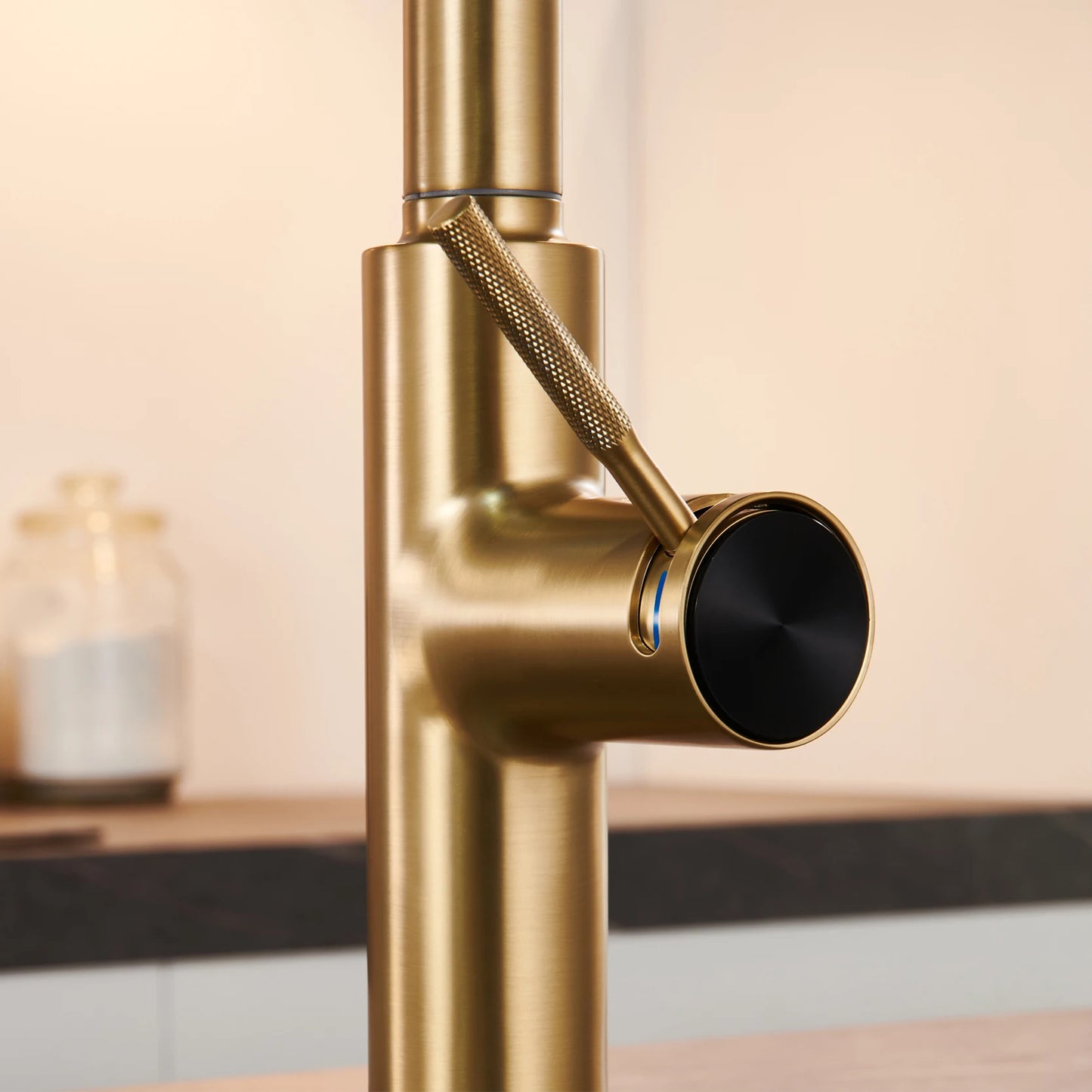 Luxury brushed gold kitchen faucet with pull-out design, 1-hole single handle cold and hot dual control dual function sink Tap